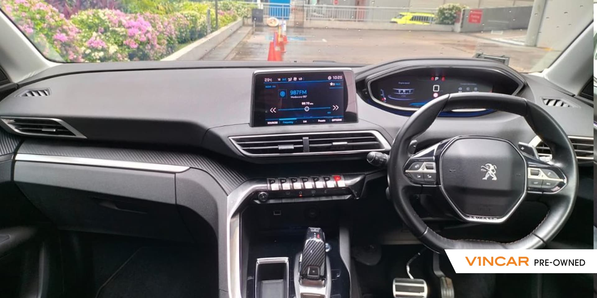Car image 17