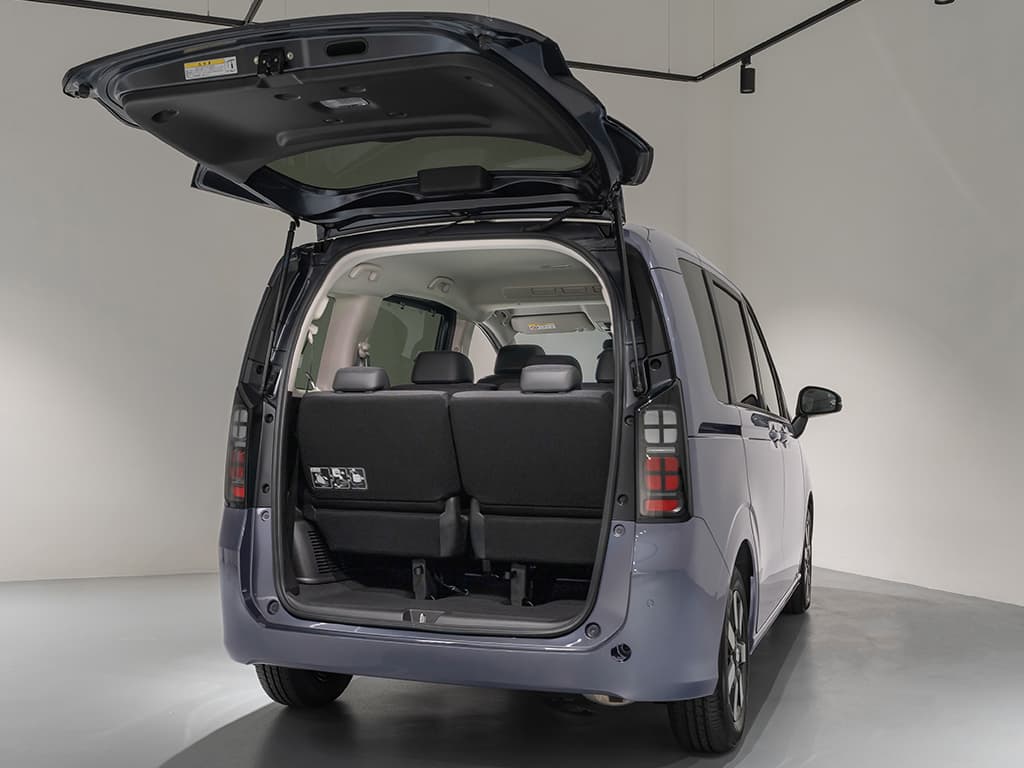 Car image 14