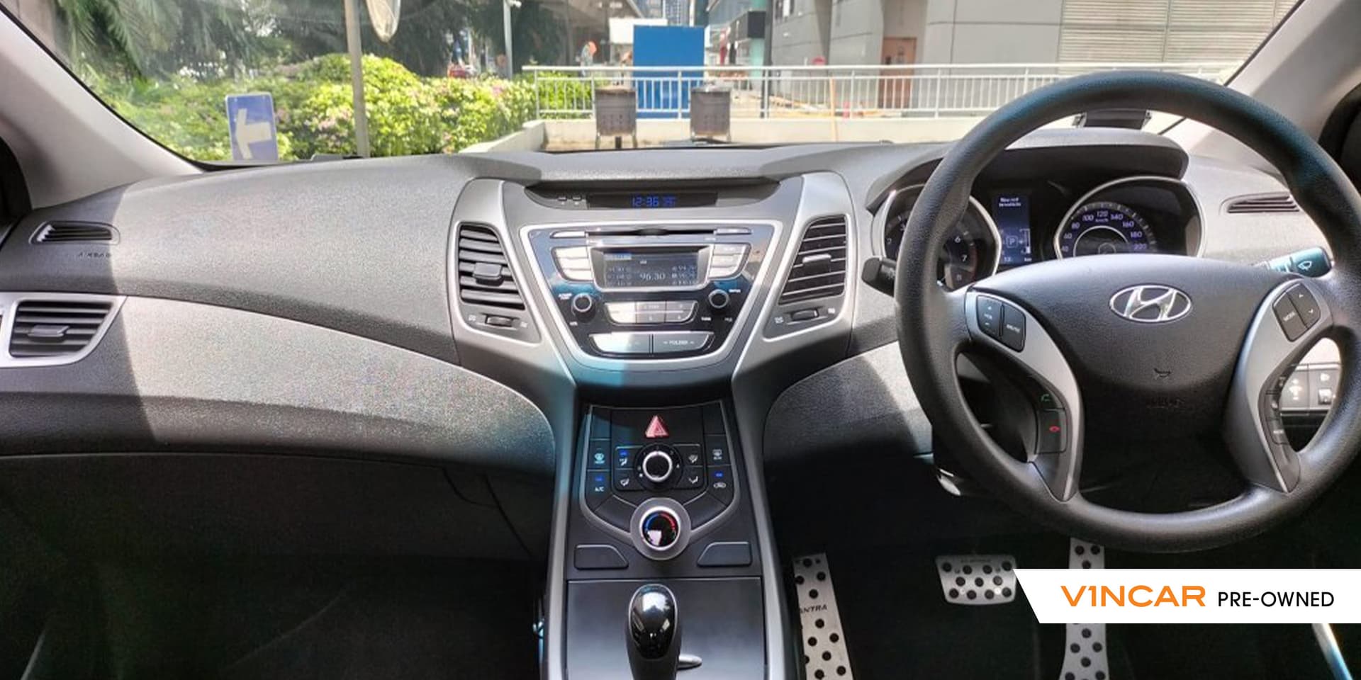 Car image 17