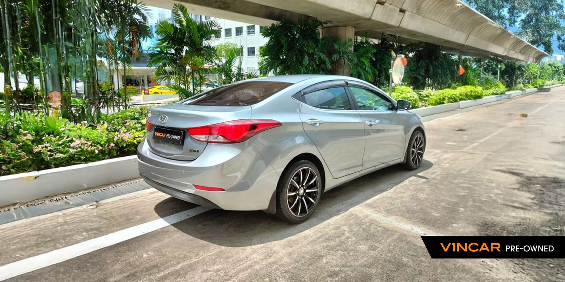 Car image 3