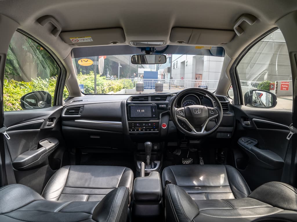 Car image 8