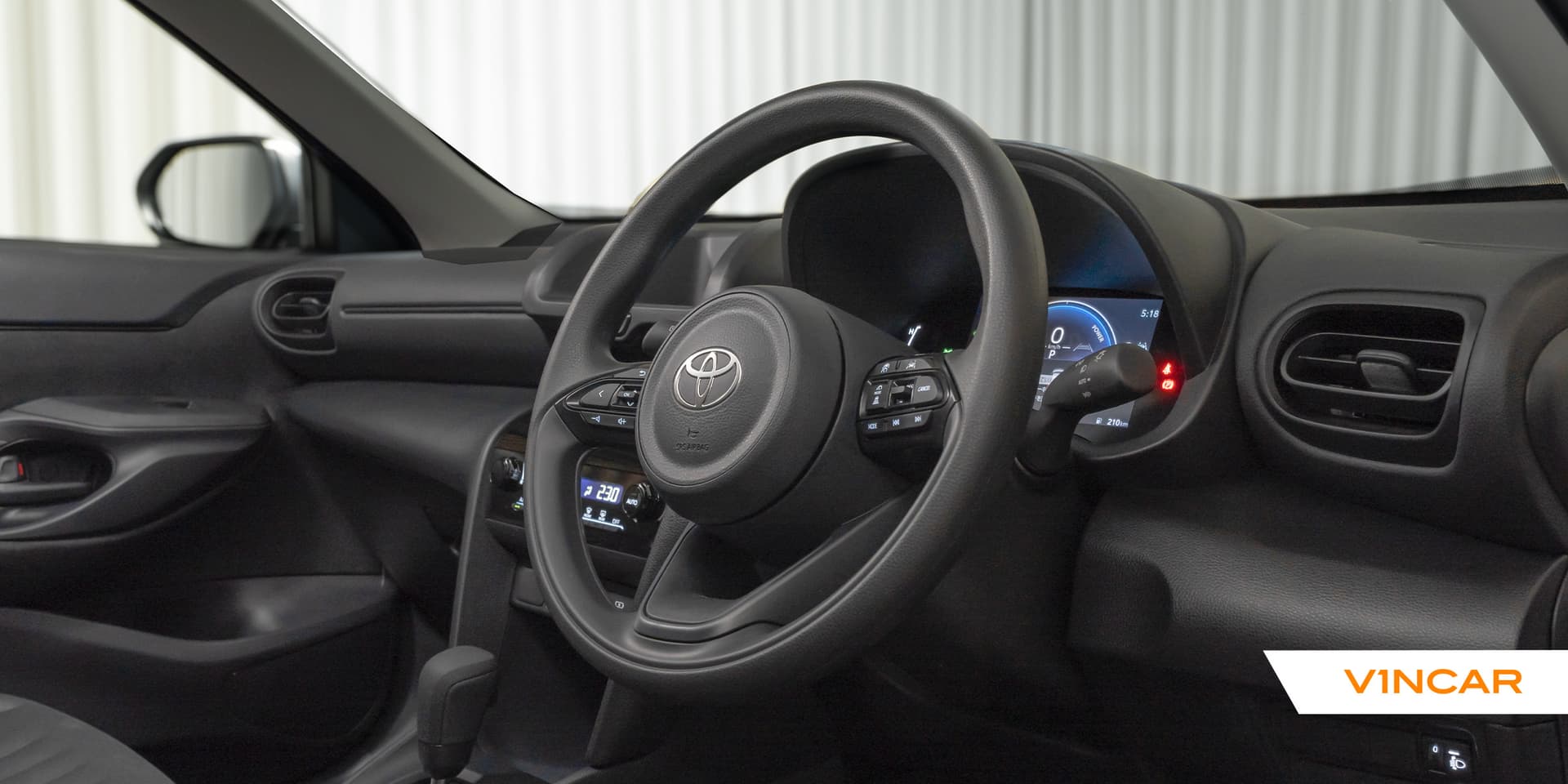 Car image 12