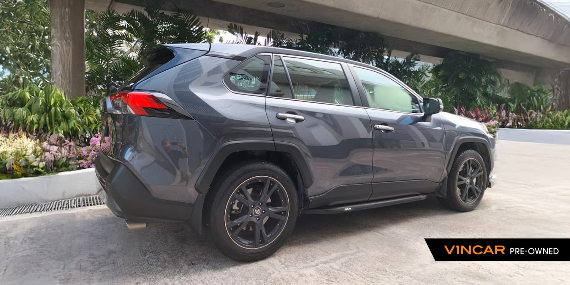 Car image 3